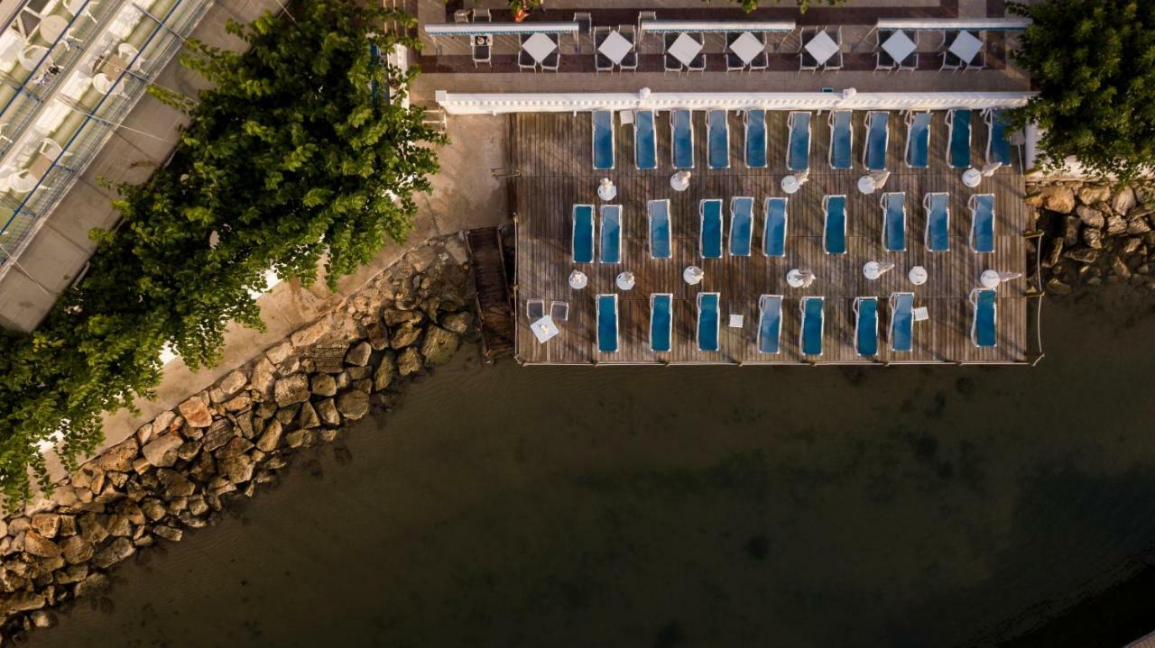 Hotel Restaurant Juanito Platja Sant Carles De La Rapita Exterior photo