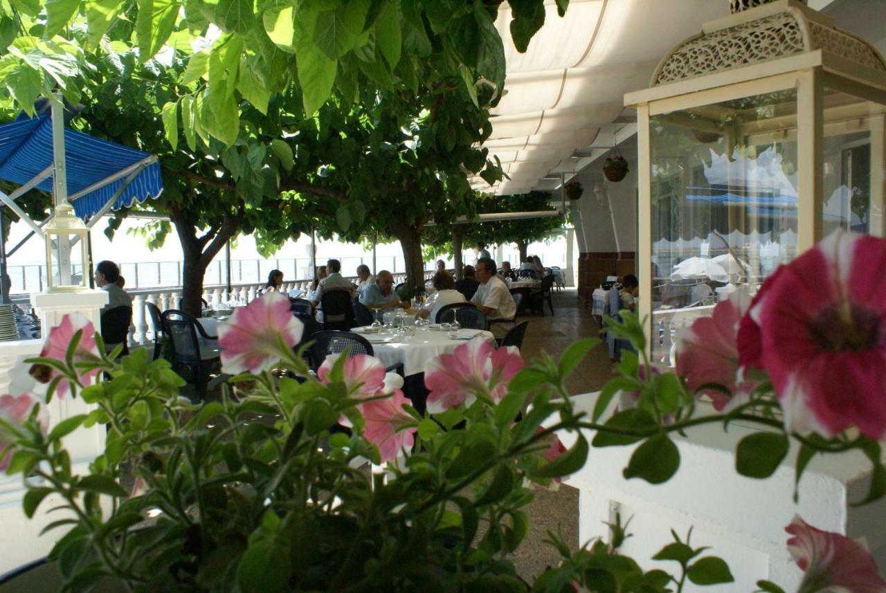 Hotel Restaurant Juanito Platja Sant Carles De La Rapita Exterior photo
