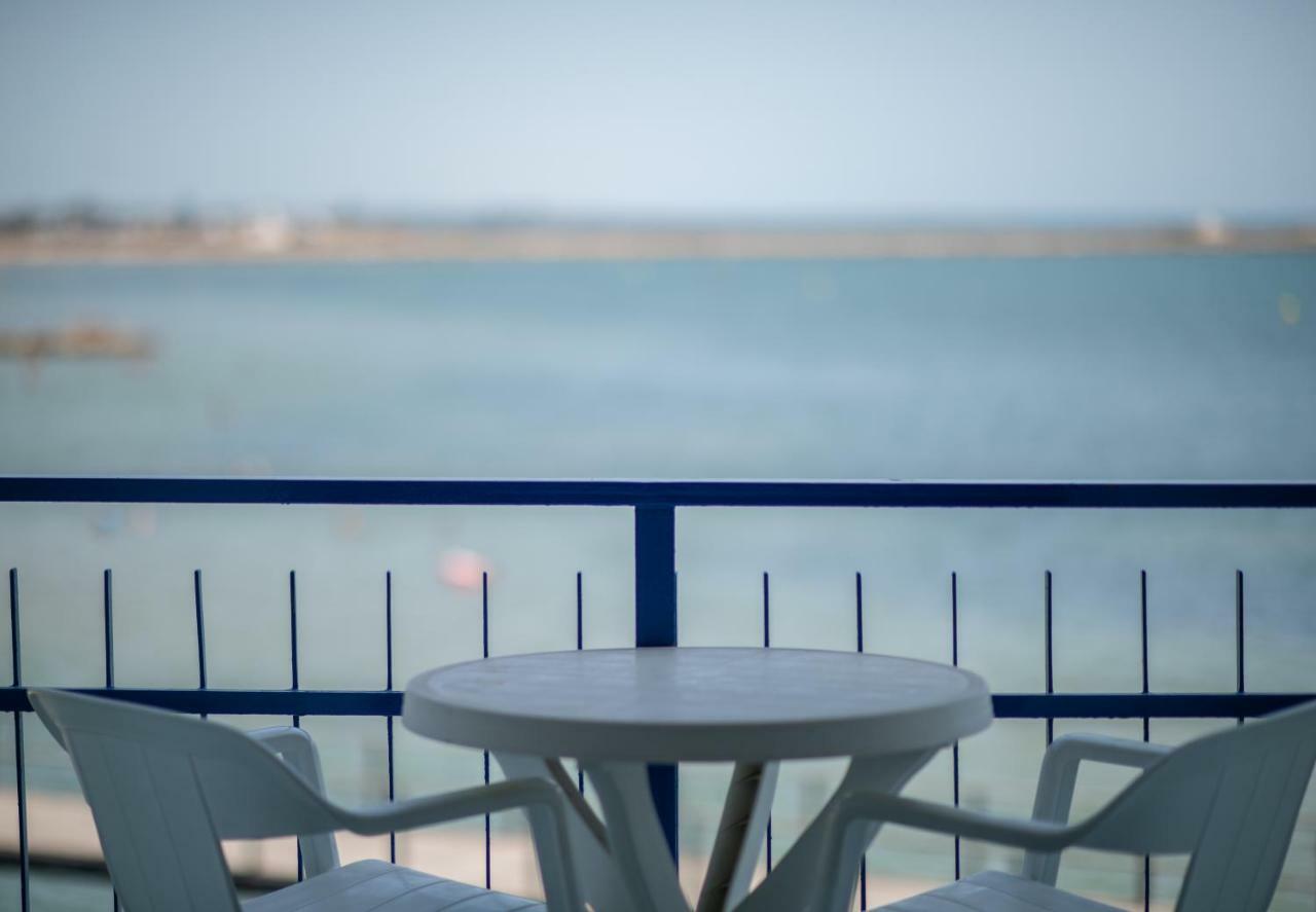Hotel Restaurant Juanito Platja Sant Carles De La Rapita Exterior photo